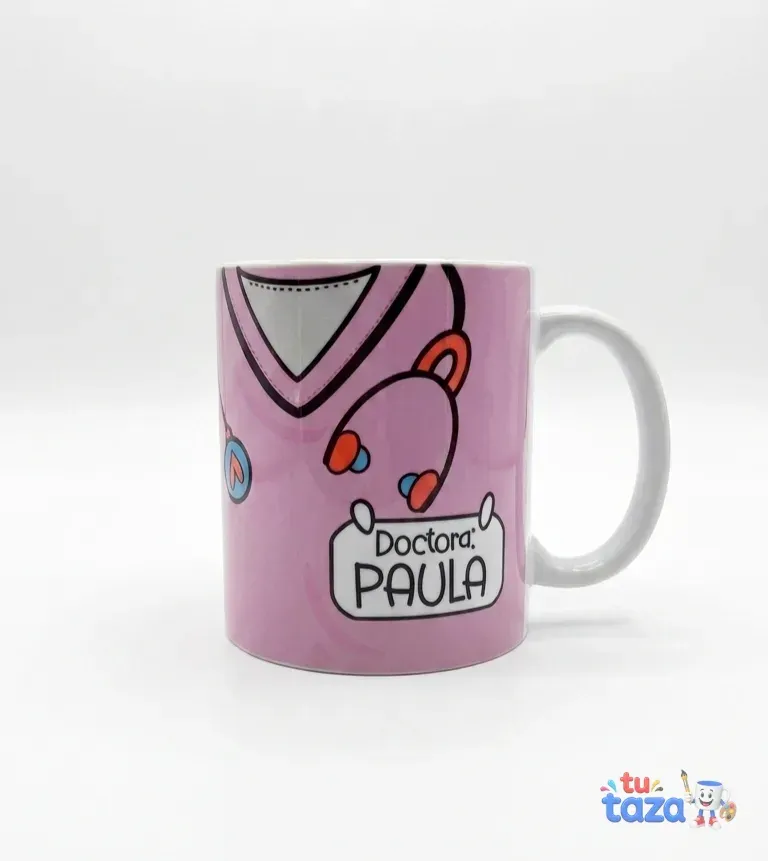 Taza personalizada rosa con ilustración de médico kawaii y nombre Doctora Paula, regalo para doctora o médica