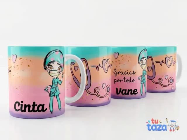 Taza personalizada con ilustración de enfermera o sanitaria en colores pastel y frase Gracias por todo con nombre Cinta y Vane