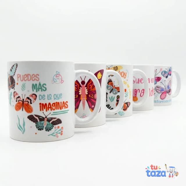 Taza personalizada con frase motivacional Puedes más de lo que imaginas y mariposas de colores