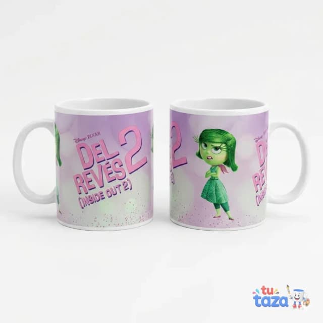 Taza personalizada con personaje Disgusto de Del Revés 2 Inside Out 2 Pixar, fondo lila, diseño fan película animación