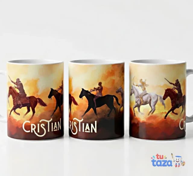 Taza personalizada con ilustración de jinetes a caballo al atardecer y nombre Cristian, diseño épico wrap-around