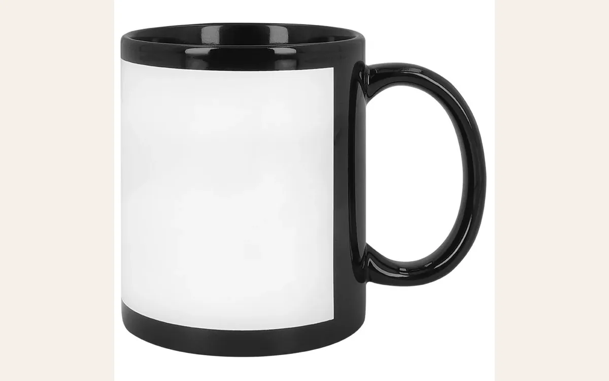 Taza negra y blanca
